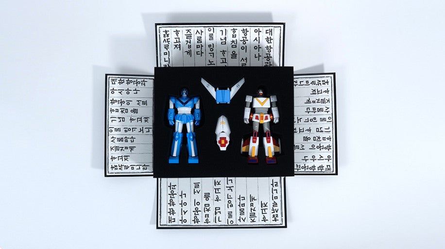 Korean Air (KE) + Asiana Airlines (OZ) x Robot Taekwon V Limited Edition Commemorative Figure Set
