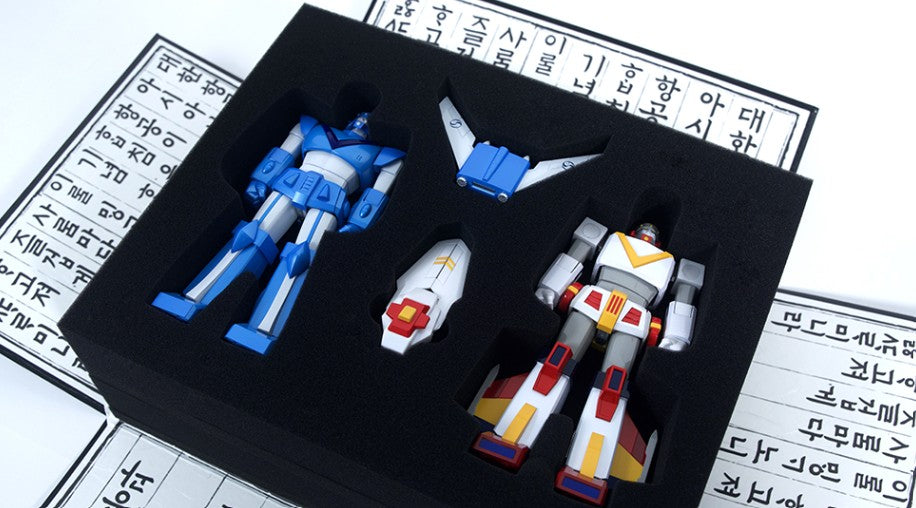 Korean Air (KE) + Asiana Airlines (OZ) x Robot Taekwon V Limited Edition Commemorative Figure Set