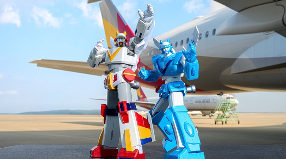 Korean Air (KE) + Asiana Airlines (OZ) x Robot Taekwon V Limited Edition Commemorative Figure Set