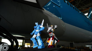 Korean Air (KE) + Asiana Airlines (OZ) x Robot Taekwon V Limited Edition Commemorative Figure Set